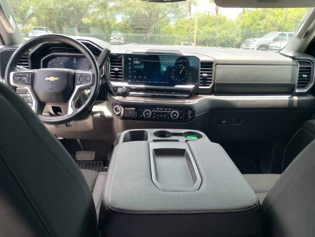Used 2025 Chevrolet Silverado 1500 LT RWD image 29