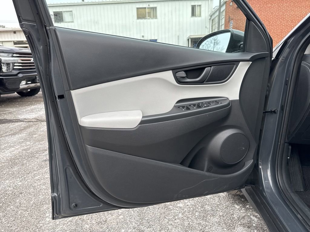 Used 2023 Hyundai Kona SE image 13