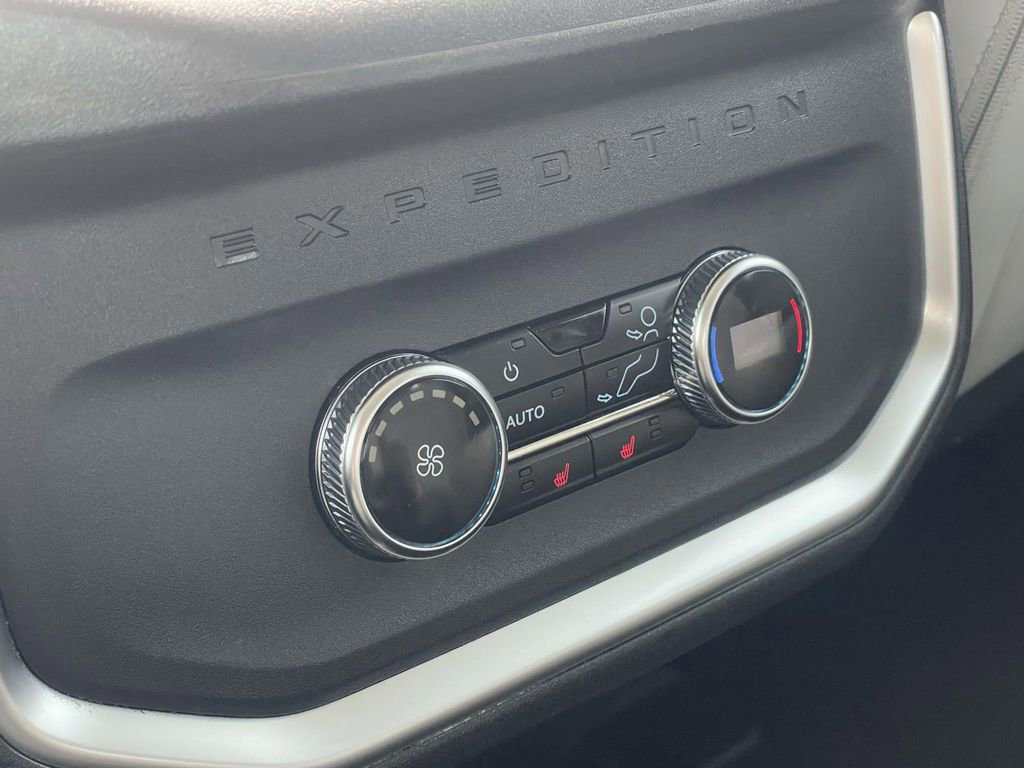 Certified 2025 Ford Expedition Platinum image 11