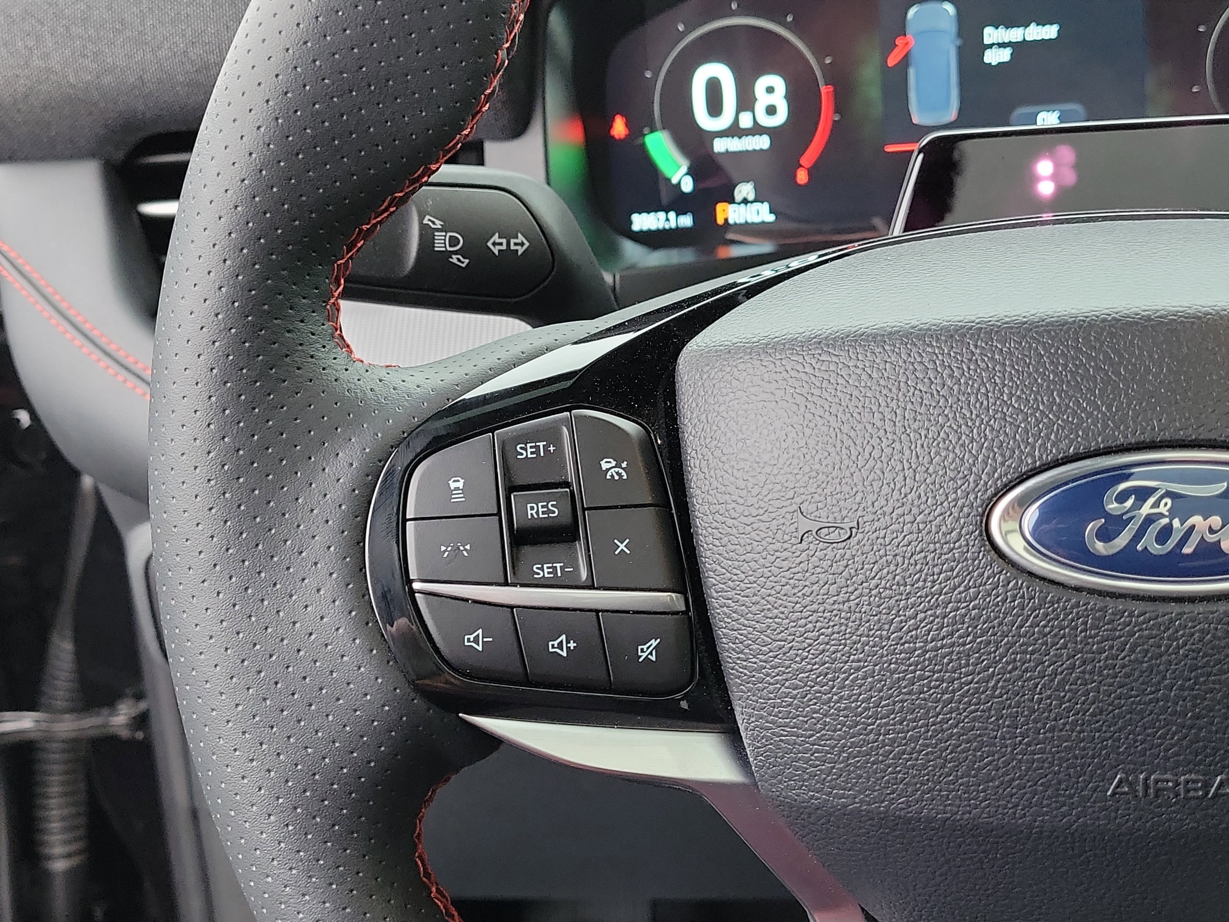 Certified 2025 Ford Explorer ST-Line w/ Premium Package image 26