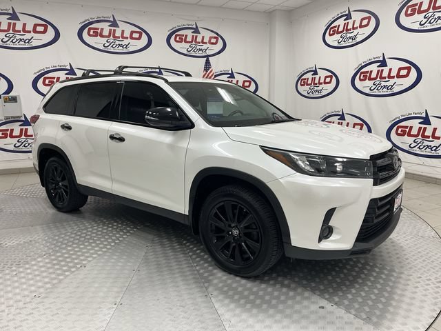 Used 2019 Toyota Highlander SE w/ Nightshade Edition
