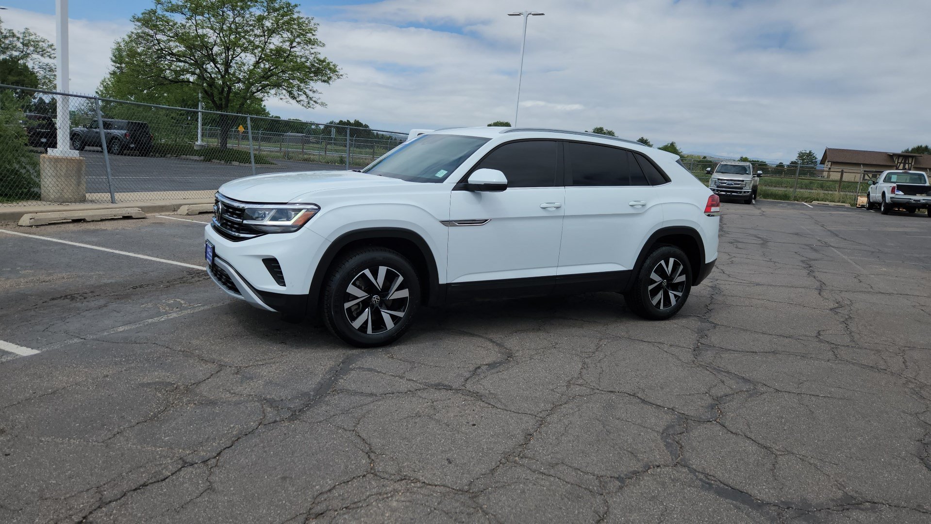 Used 2022 Volkswagen Atlas Cross Sport SE FWD image 4