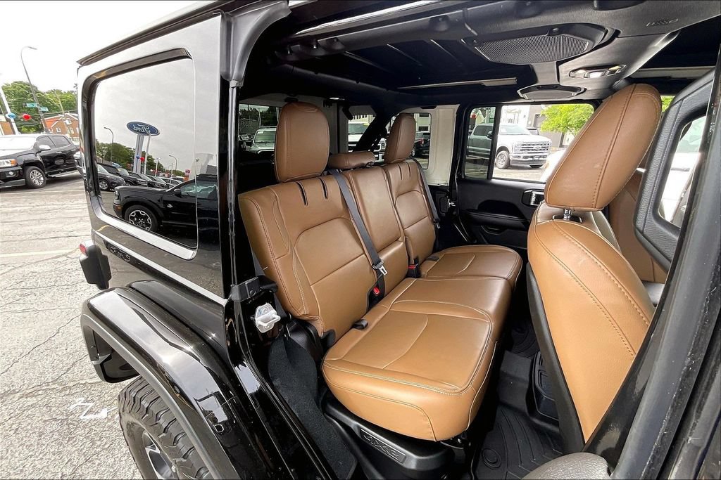 Used 2022 Jeep Wrangler Unlimited Rubicon 4xe w/ Cold Weather Group AWD/4WD image 25
