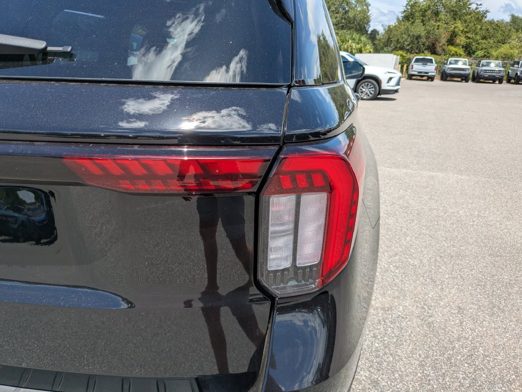 Certified 2026 Ford Explorer Platinum RWD image 11