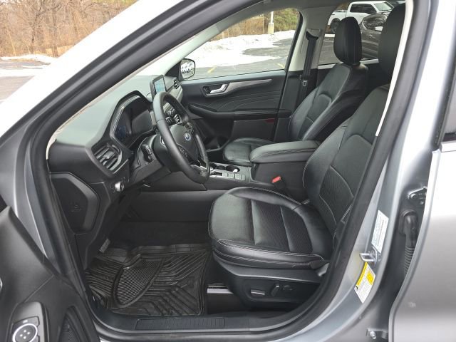 Certified 2022 Ford Escape Titanium AWD/4WD image 8