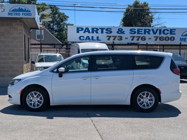 Used 2023 Chrysler Voyager LX FWD image 7