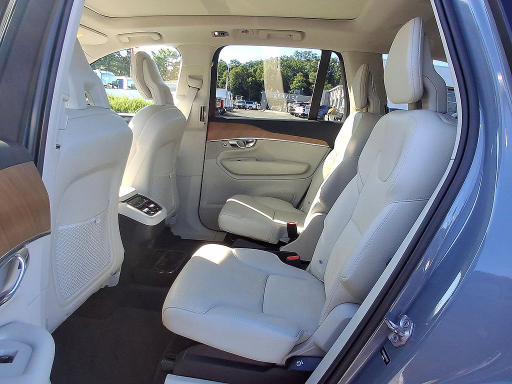 Used 2022 Volvo XC90 T6 Momentum w/ Climate Package AWD/4WD image 26