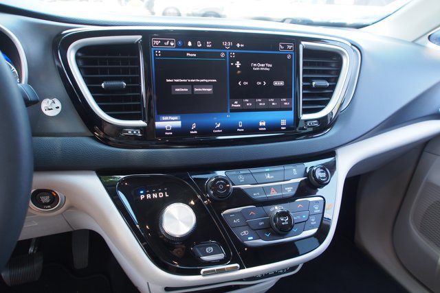 Used 2022 Chrysler Pacifica Touring-L FWD image 28