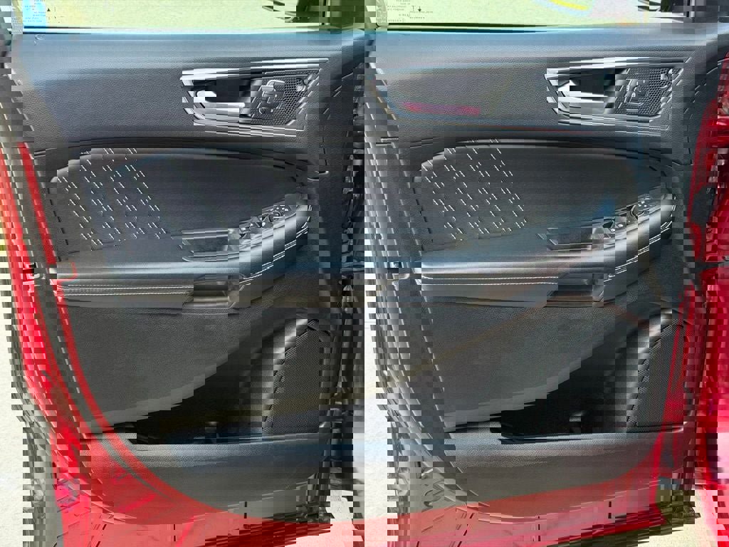Certified 2022 Ford Edge ST image 31