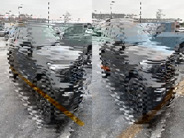 Certified 2023 Ford Explorer ST-Line w/ Class IV Trailer Tow Package image 3