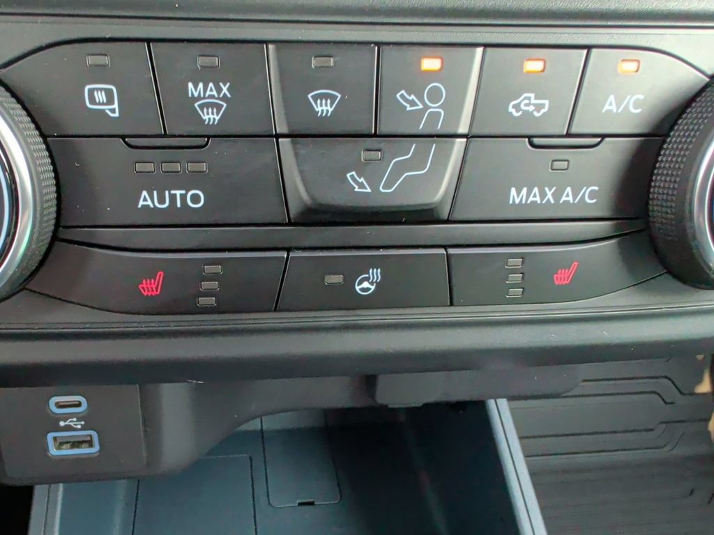 Certified 2024 Ford Maverick XLT w/ XLT Luxury Package FWD image 14