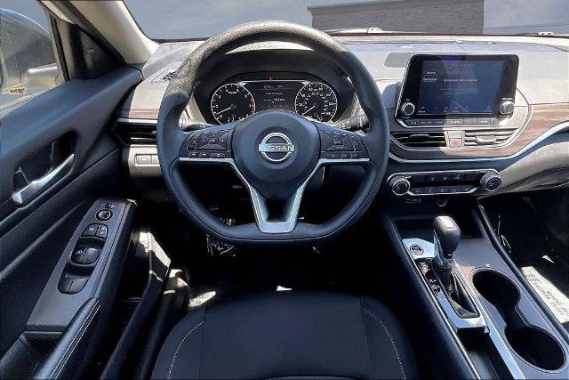 Used 2025 Nissan Altima 2.5 SV FWD image 8