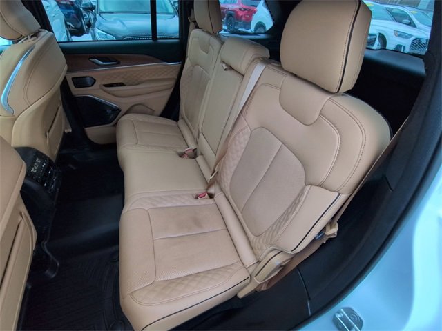 Used 2024 Jeep Grand Cherokee Summit image 17