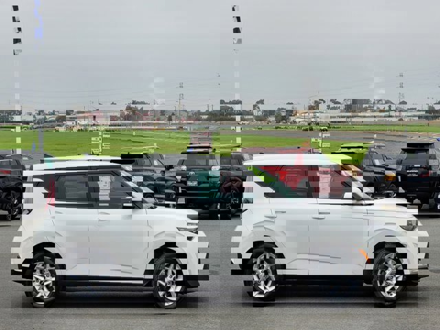 Used 2024 Kia Soul LX w/ Option Group 015 image 3