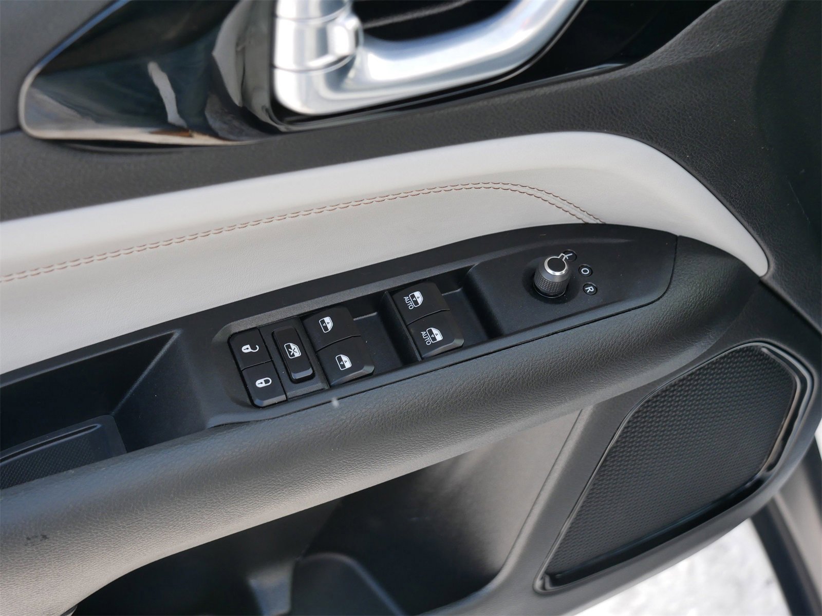 Used 2025 Jeep Compass Limited image 15