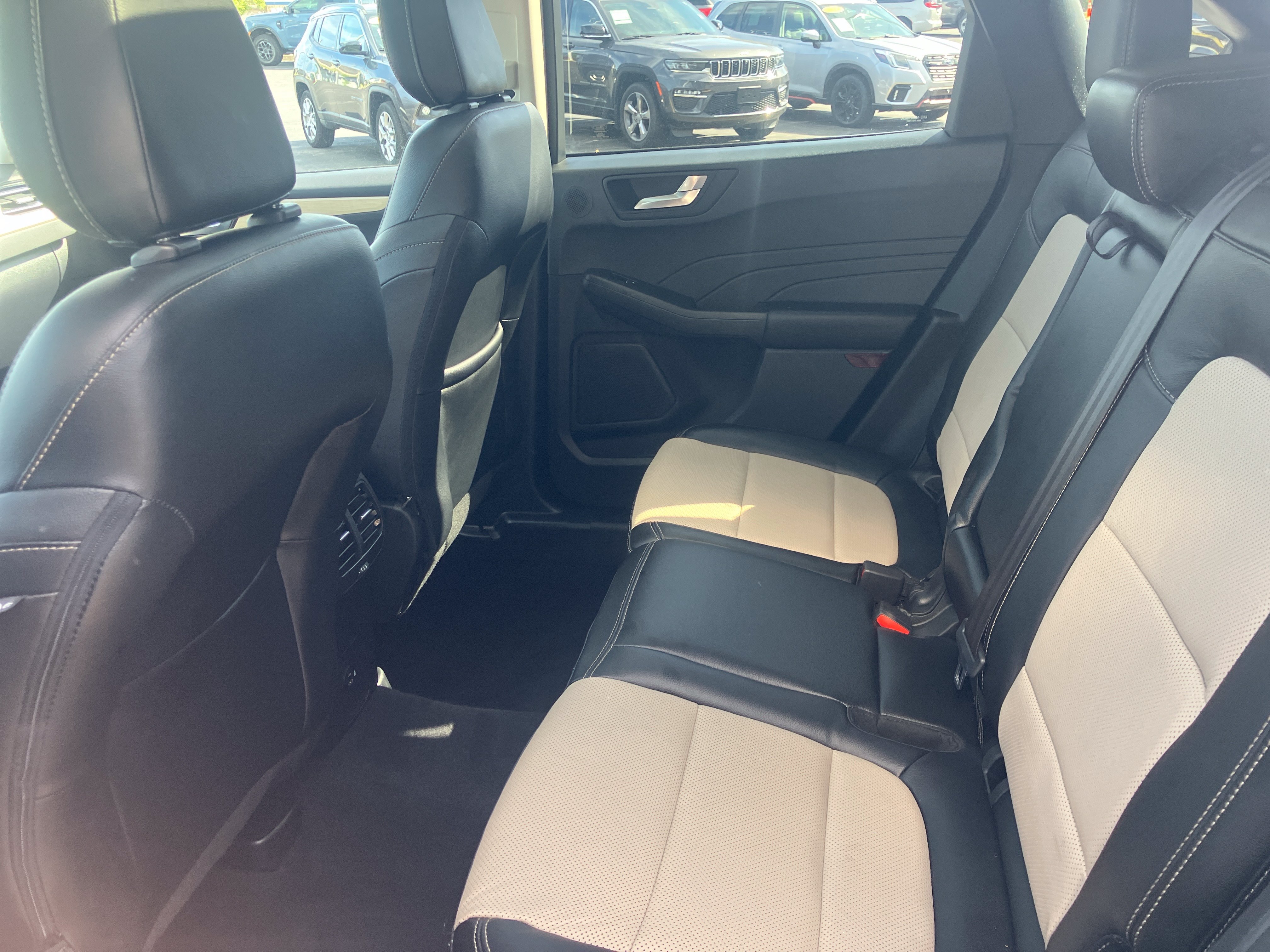 Certified 2022 Ford Escape Titanium w/ Titanium Elite Package AWD/4WD image 16