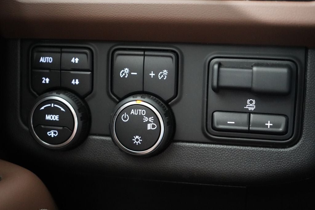 Used 2024 Chevrolet Suburban High Country AWD/4WD image 21