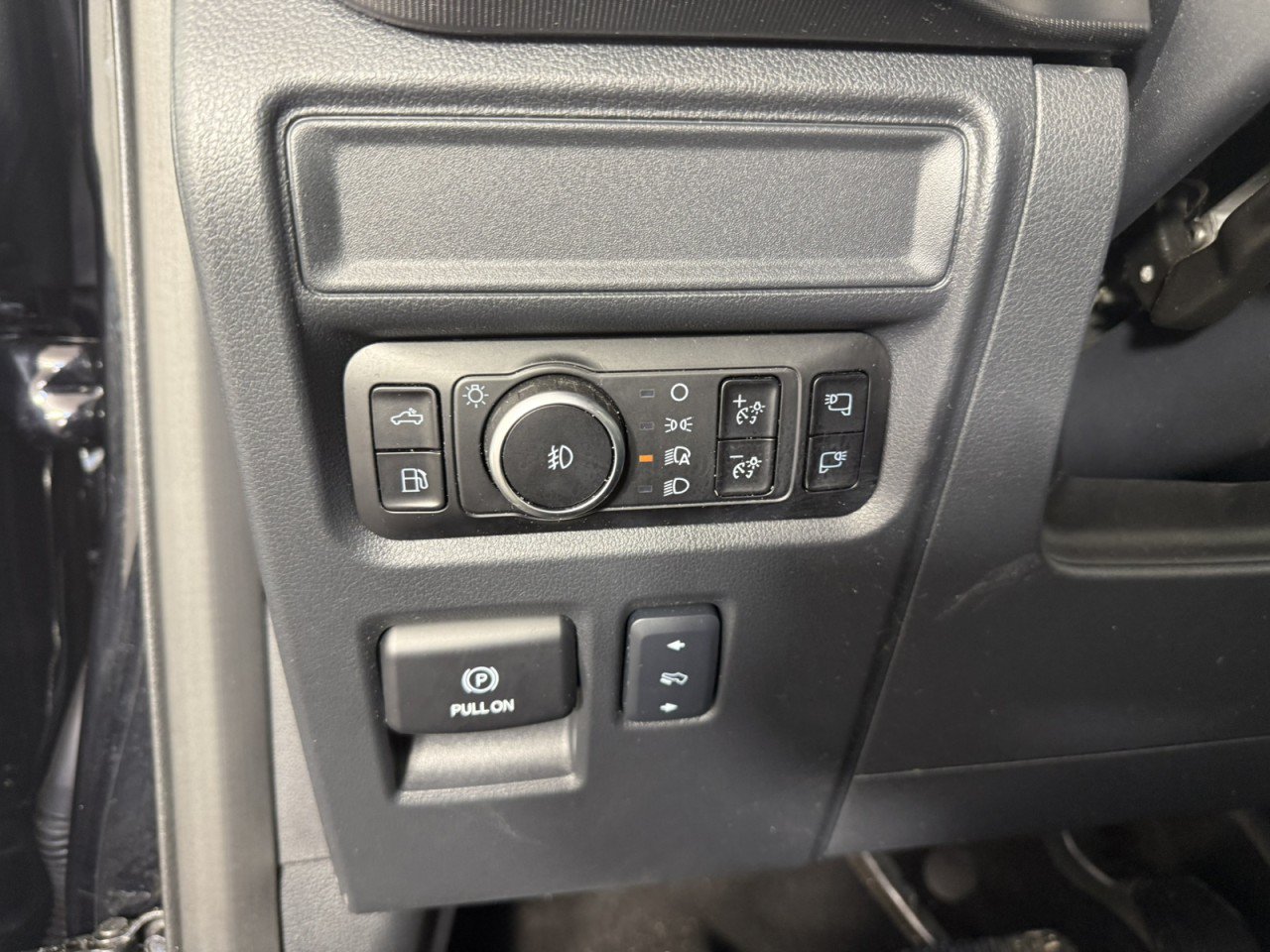 Certified 2025 Ford F150 Lariat w/ Equipment Group 502A High AWD/4WD image 23