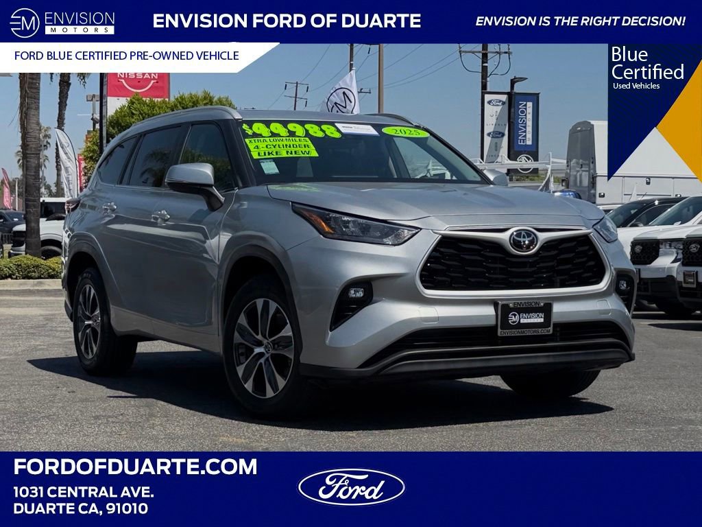 Used 2025 Toyota Highlander XLE FWD image 1