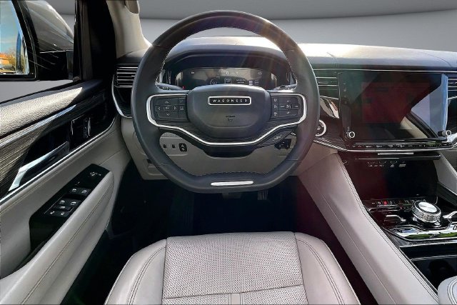 Used 2022 Jeep Wagoneer Series III w/ Premium Group I AWD/4WD image 8