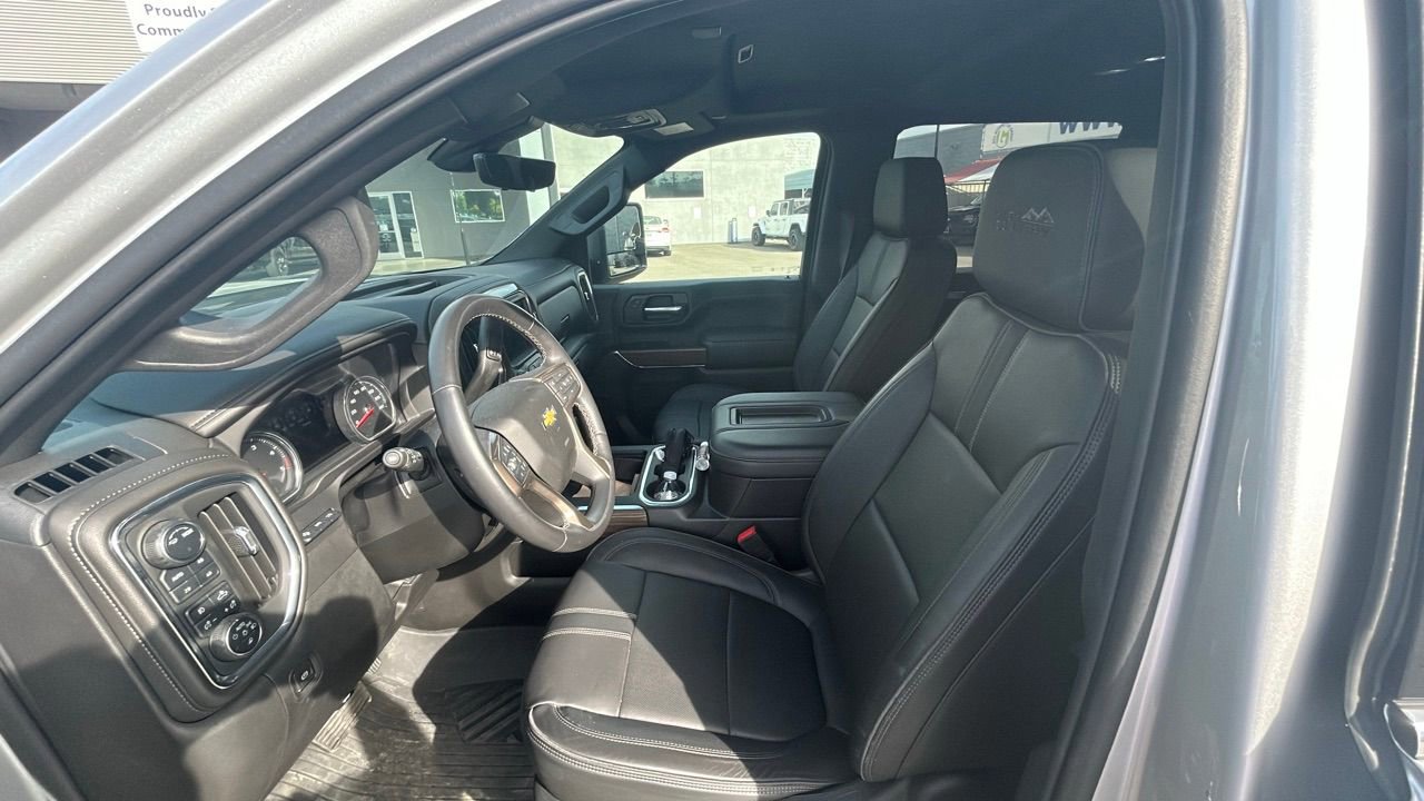 Used 2022 Chevrolet Silverado 2500 High Country w/ Z71 Off-Road Package image 3