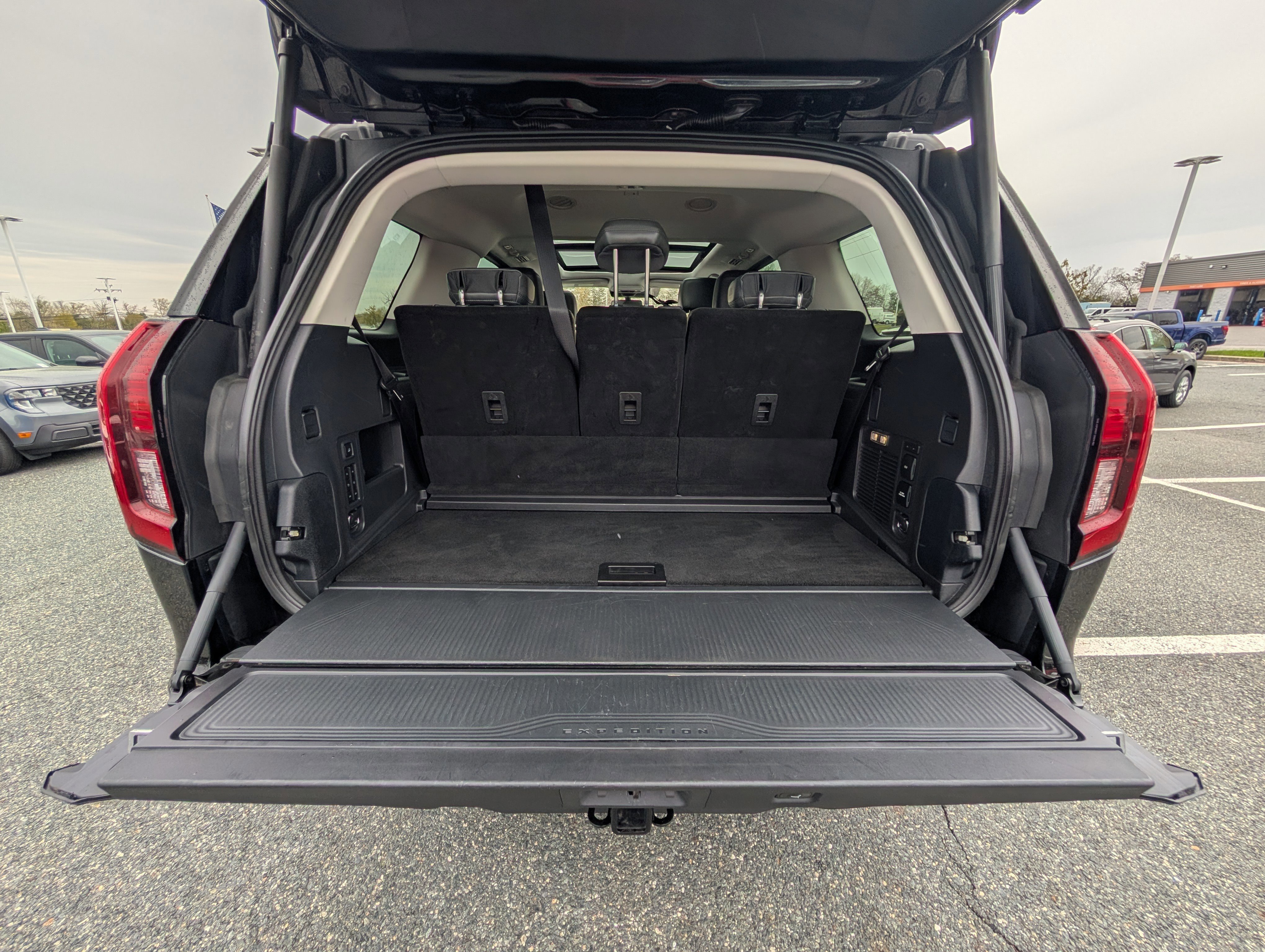 Certified 2025 Ford Expedition Active image 14