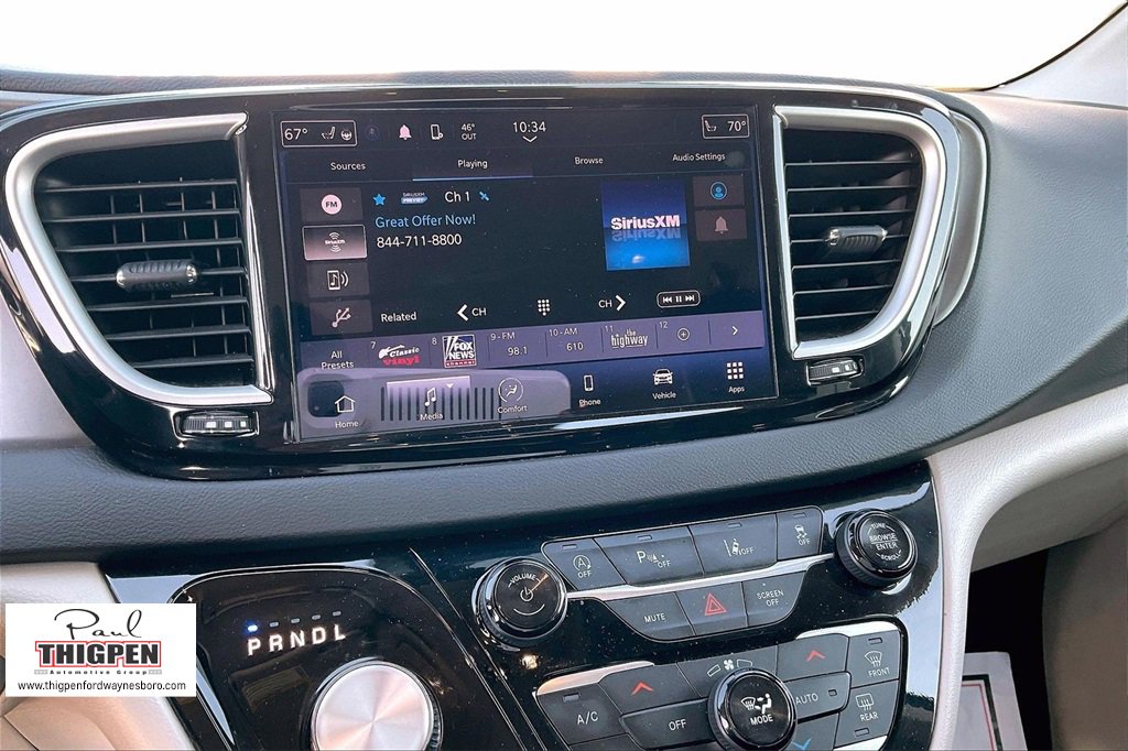 Used 2024 Chrysler Pacifica Touring-L image 6