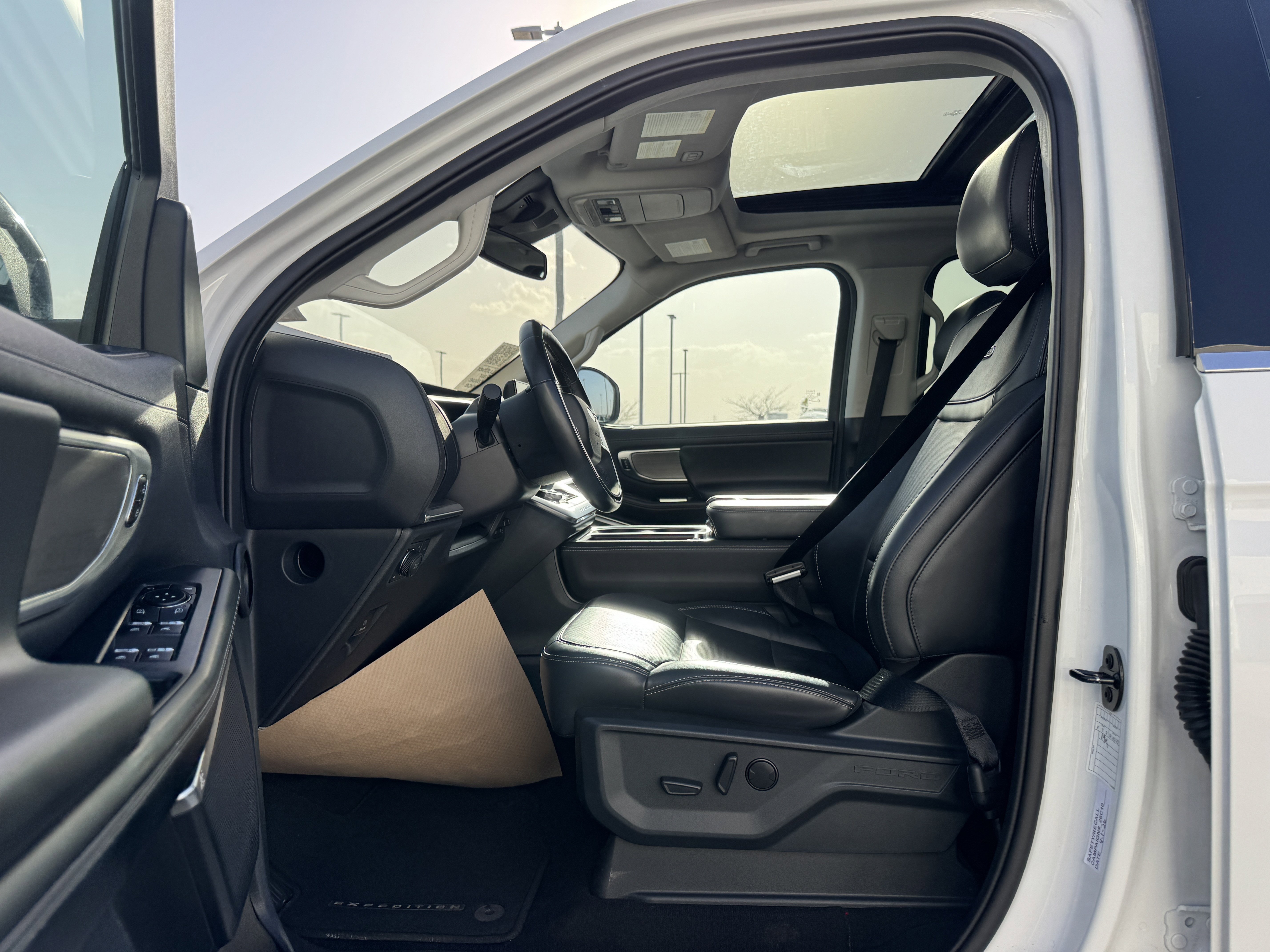 Certified 2025 Ford Expedition Platinum AWD/4WD image 17