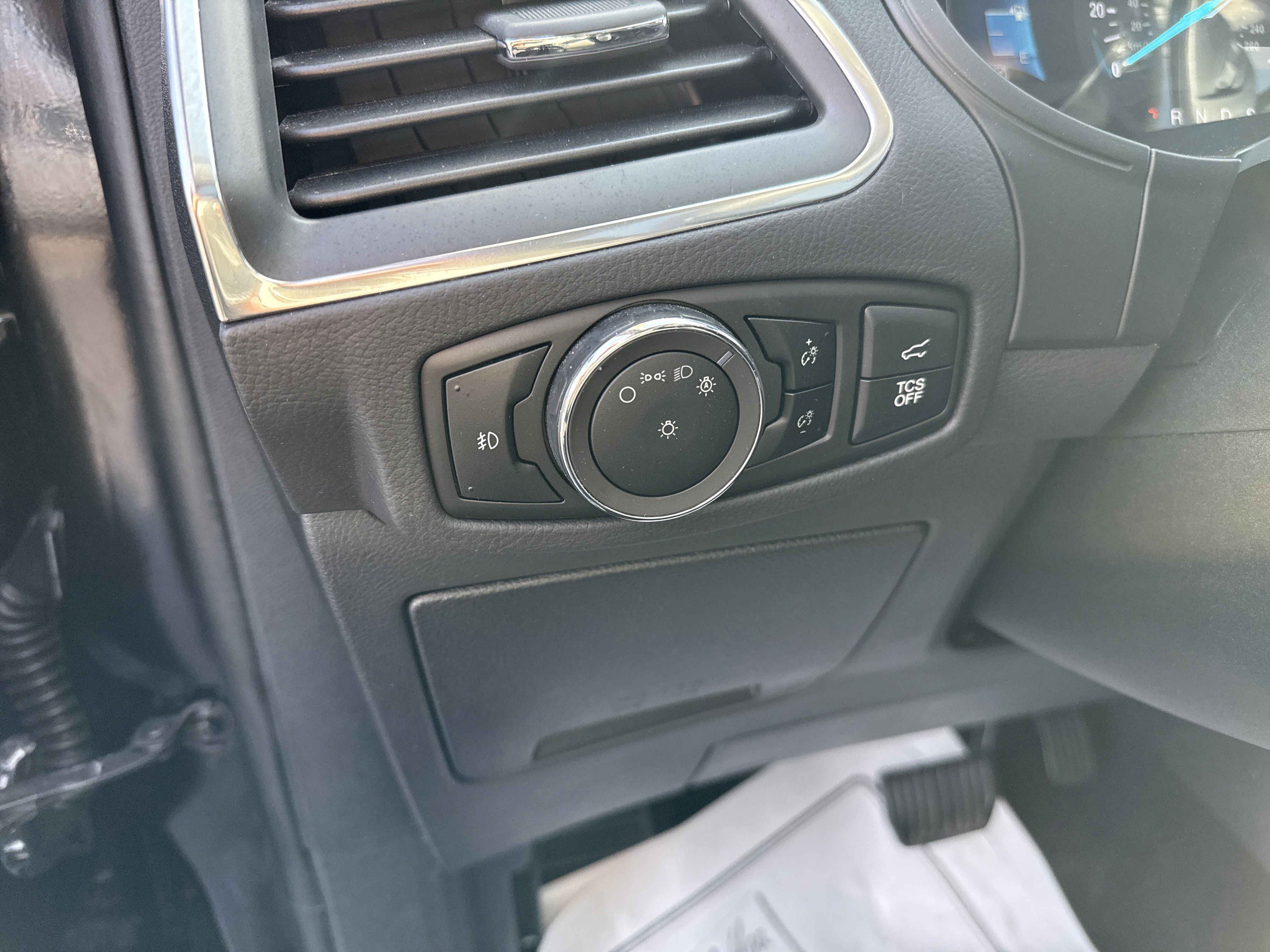 Certified 2024 Ford Edge Titanium w/ Equipment Group 301A image 20