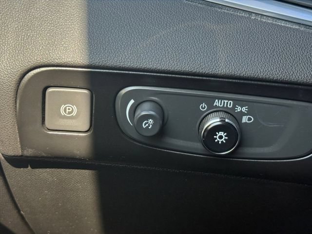 Used 2018 Buick Enclave Essence FWD image 13