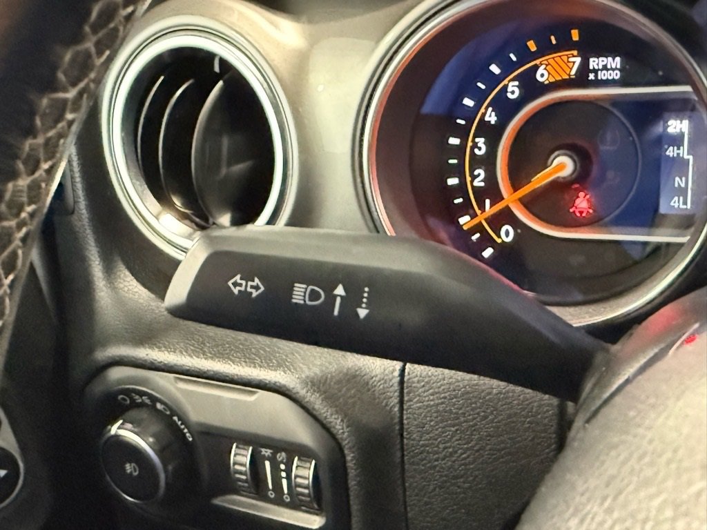 Used 2020 Jeep Wrangler Unlimited Sahara image 21