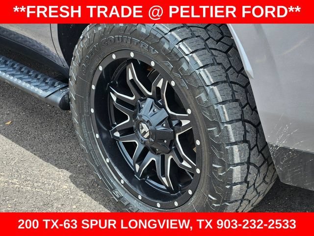 Used 2022 Chevrolet Tahoe Z71 w/ Luxury Package AWD/4WD image 7
