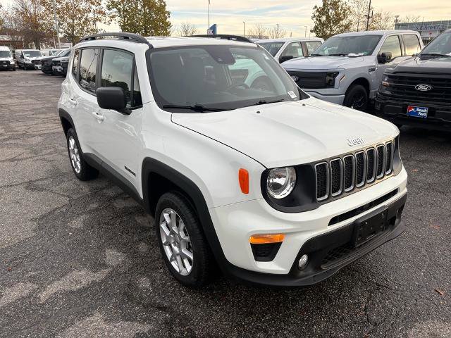 Used 2023 Jeep Renegade Latitude w/ Premium Group image 3