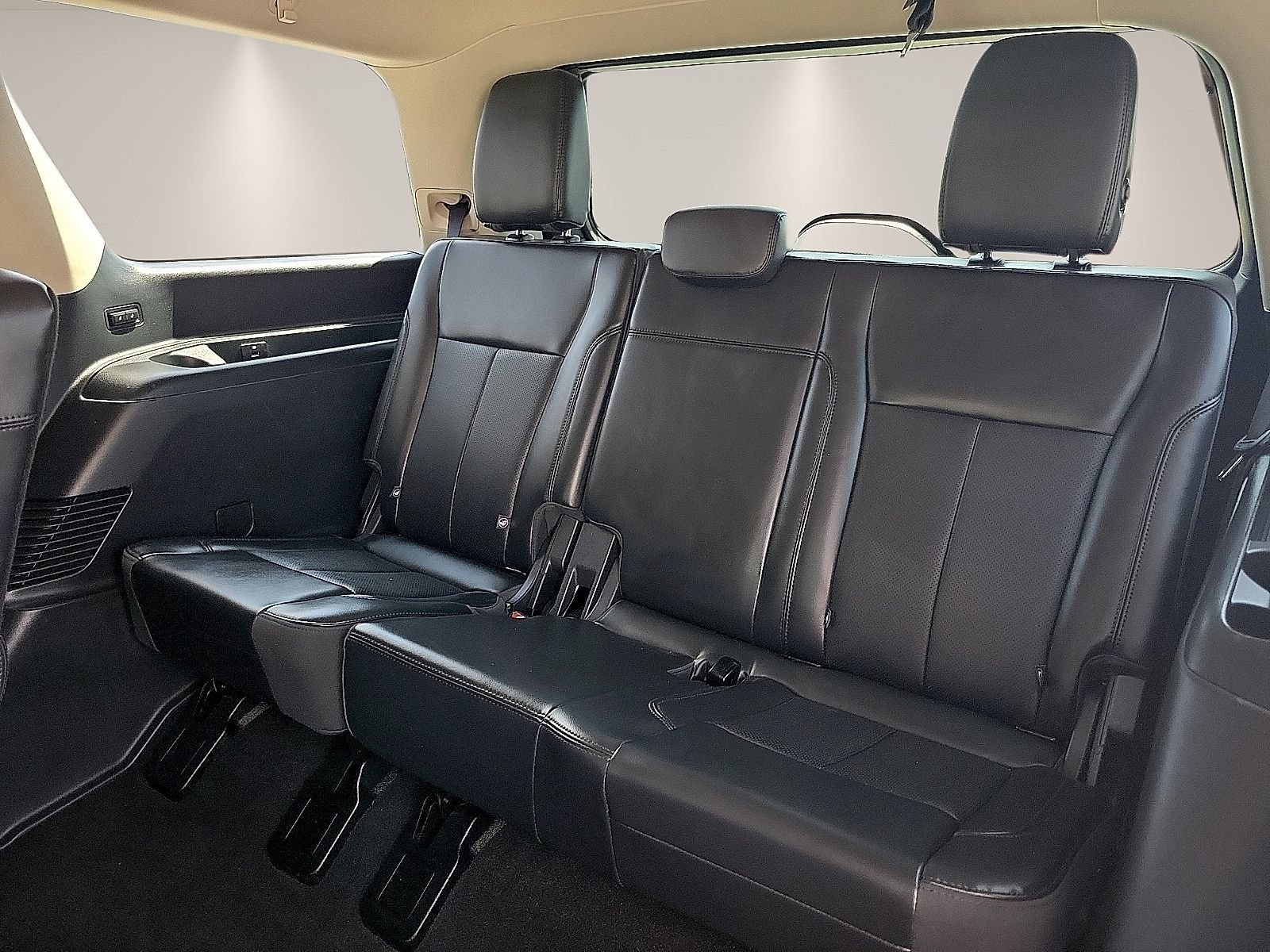 Certified 2024 Ford Expedition XLT RWD image 9