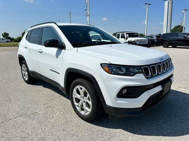 Used 2024 Jeep Compass Latitude AWD/4WD image 8