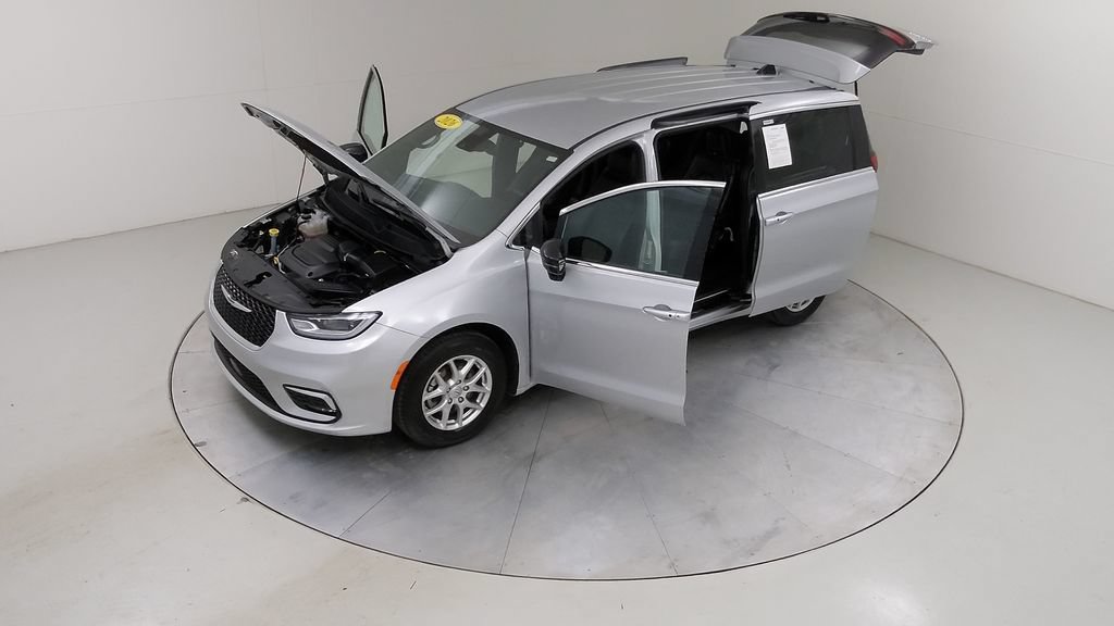 Used 2026 Chrysler Pacifica Select FWD image 53
