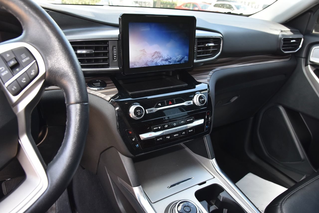 Certified 2023 Ford Explorer Limited AWD/4WD image 9