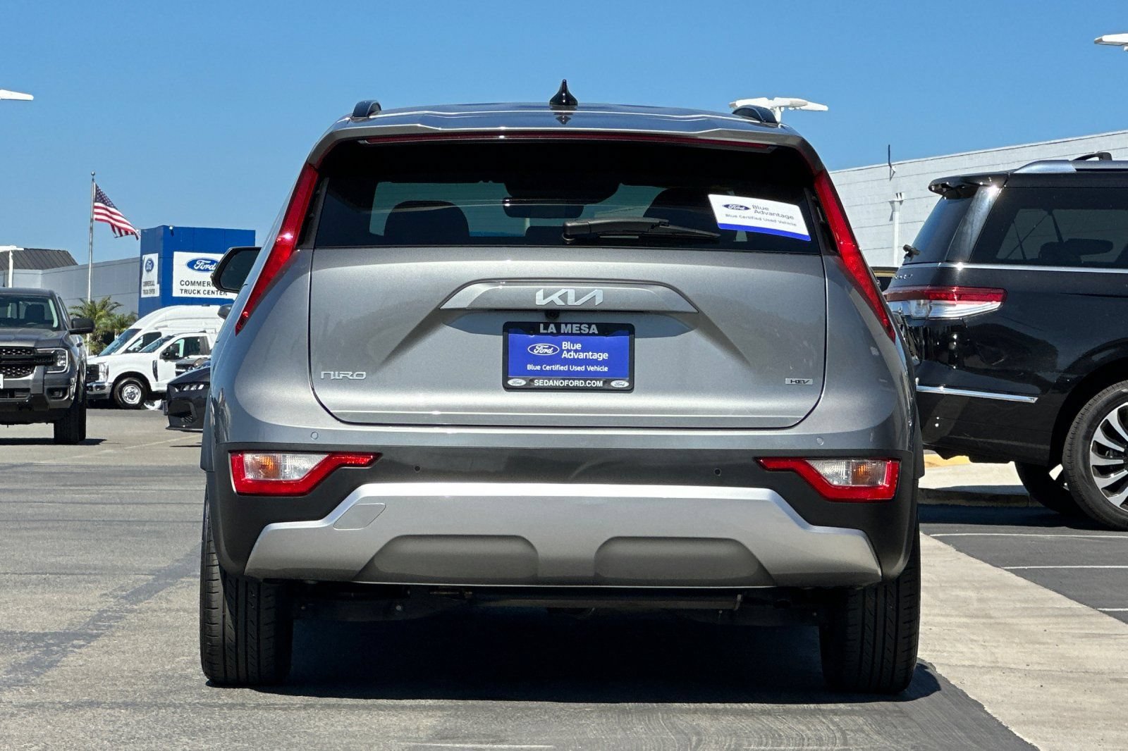Used 2023 Kia Niro EX FWD image 4