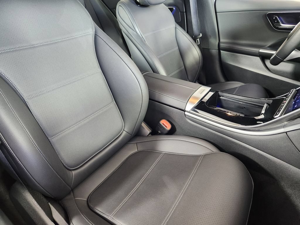 Used 2025 Mercedes-Benz C 300 4MATIC Sedan image 11