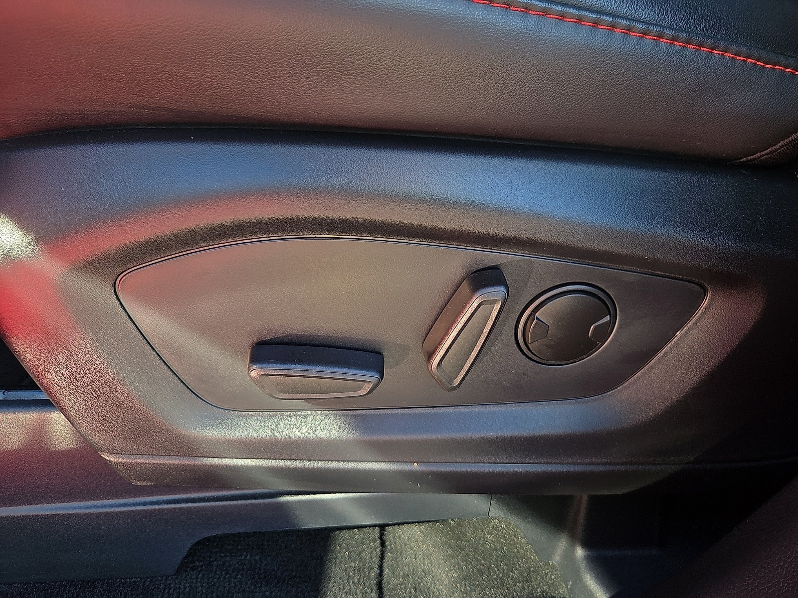 Certified 2025 Ford Explorer ST AWD/4WD image 16