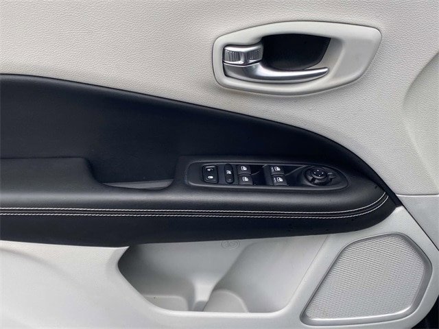 Used 2019 Jeep Compass Latitude FWD image 15
