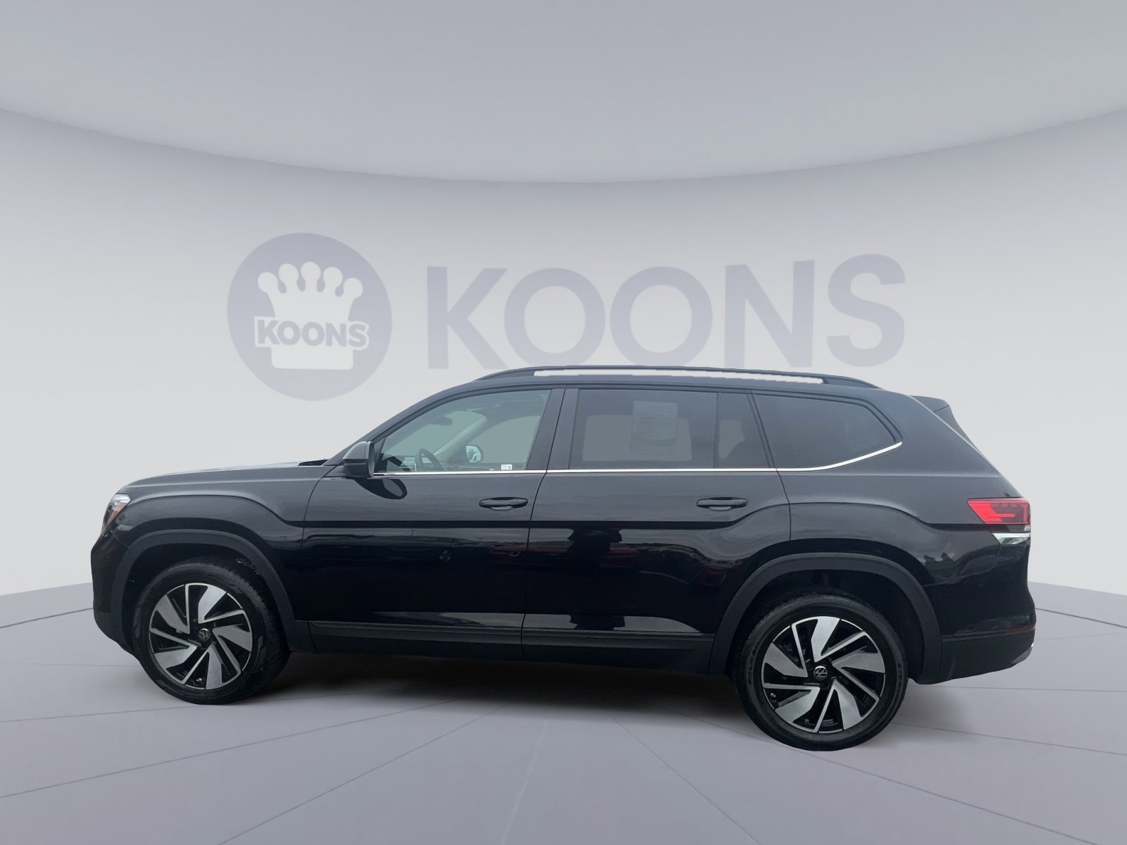 Used 2025 Volkswagen Atlas SE FWD image 13