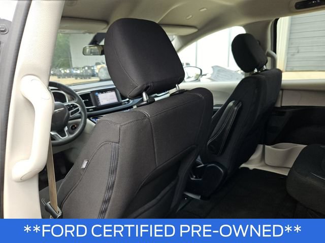 Used 2022 Chrysler Voyager LX FWD image 19