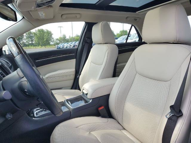 Used 2017 Chrysler 300 C w/ Safetytec Plus Group AWD/4WD image 5