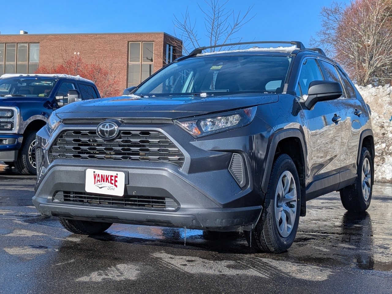 Used 2021 Toyota RAV4 LE image 1
