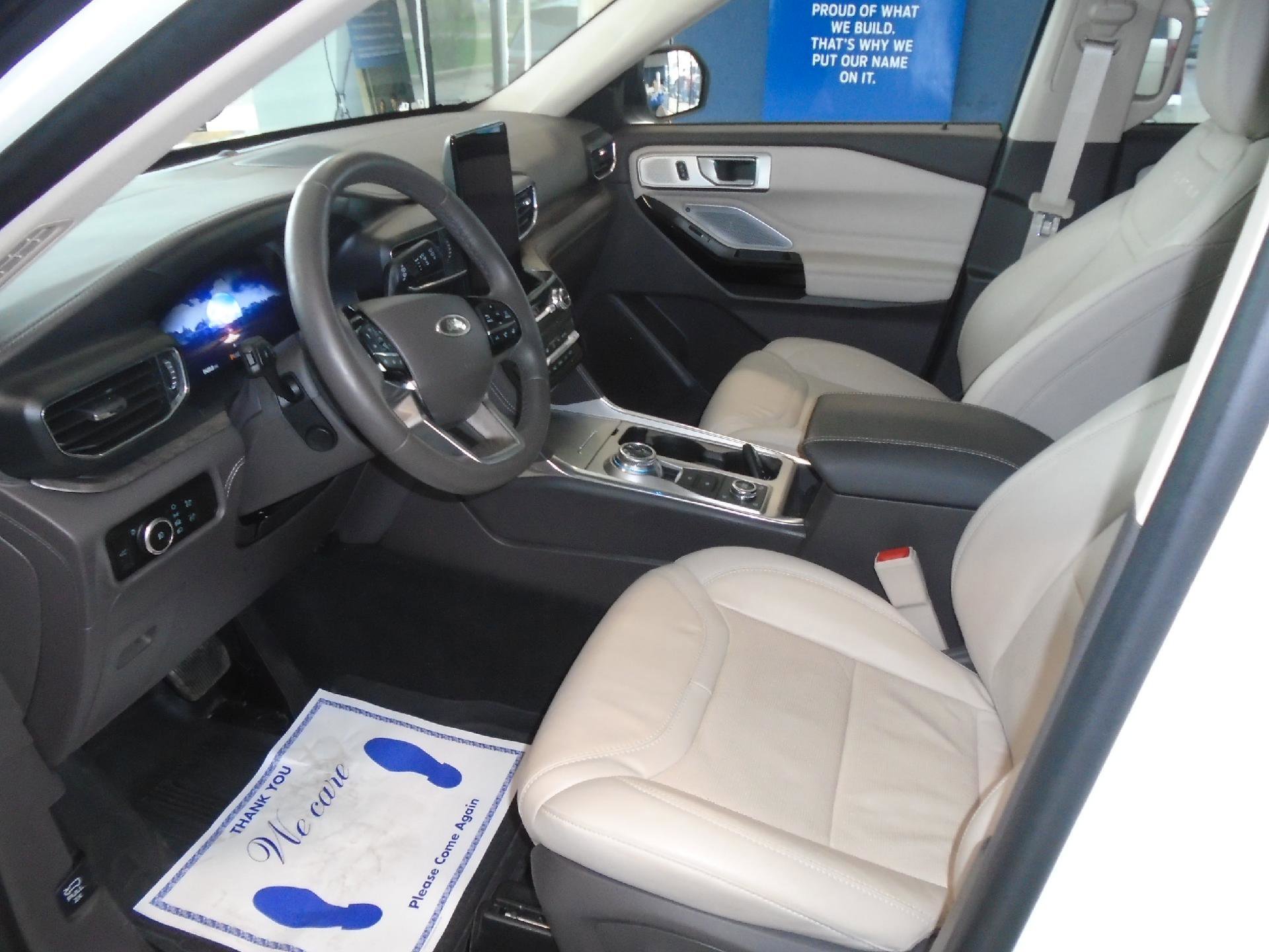 Certified 2023 Ford Explorer Platinum w/ Technology Package AWD/4WD image 8