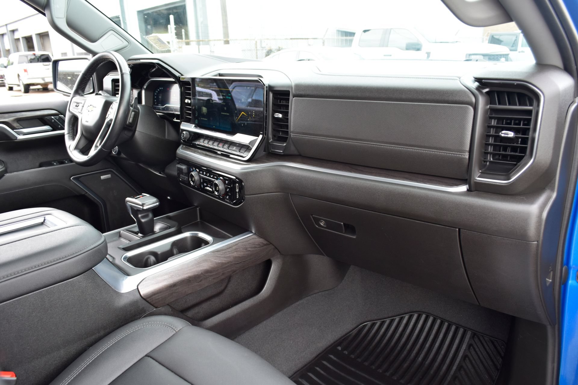 Used 2022 Chevrolet Silverado 1500 LTZ w/ LTZ Premium Package AWD/4WD image 23