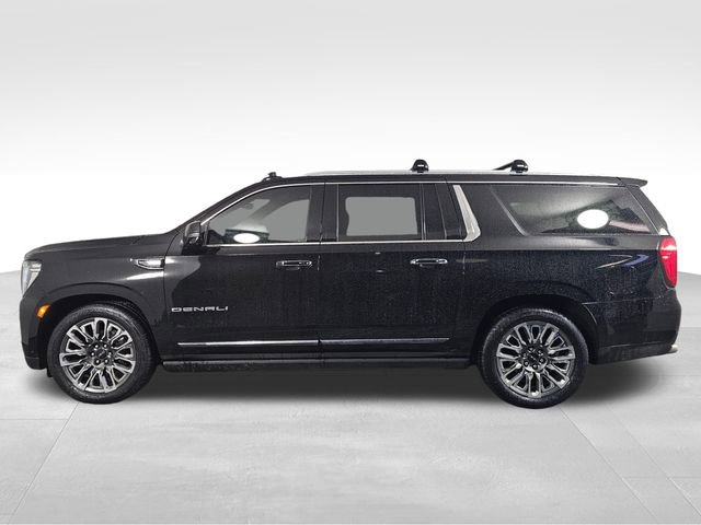 Used 2023 GMC Yukon XL Denali Ultimate AWD/4WD image 4