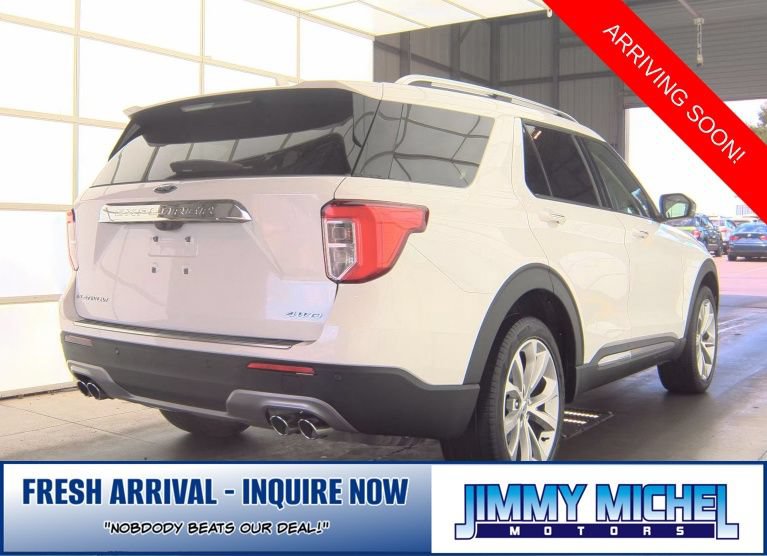 Certified 2023 Ford Explorer Platinum w/ Technology Package AWD/4WD image 3