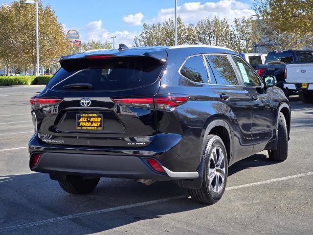 Used 2024 Toyota Highlander XLE AWD/4WD image 4